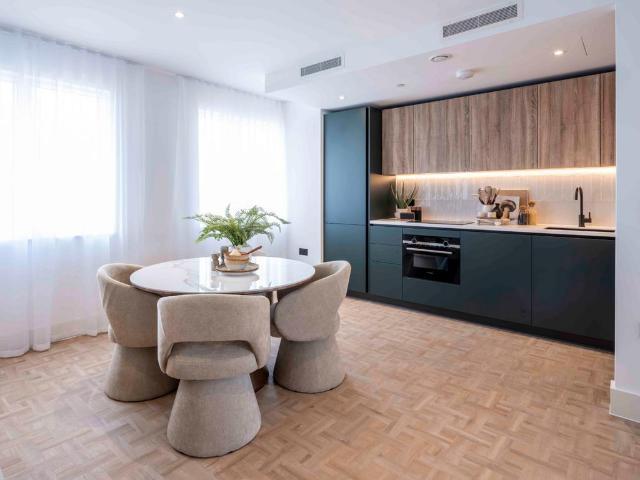 Flat for sale in Clapham Junction, Greater London