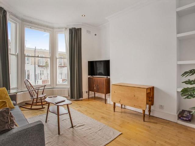 Flat for sale in Shepherd's Bush, Greater London