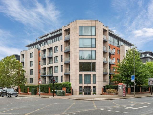 Flat for sale in Putney, Greater London