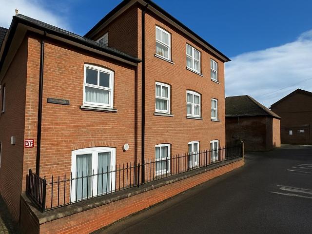 Flat for sale in Dunstable, Bedfordshire