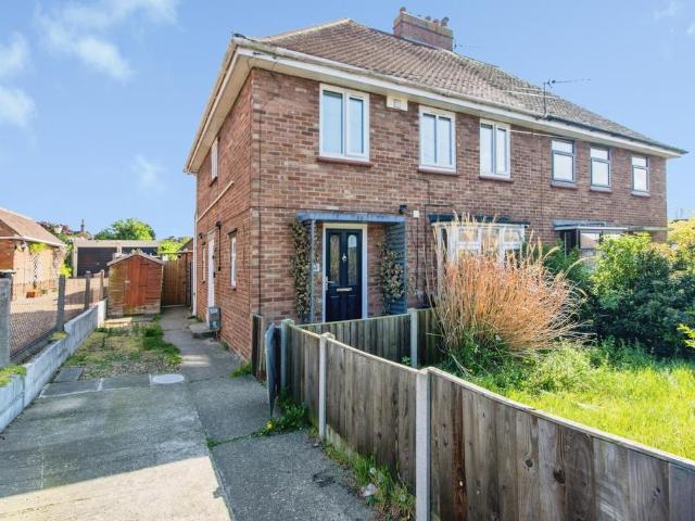Flat for sale in Eastbridge, Suffolk
