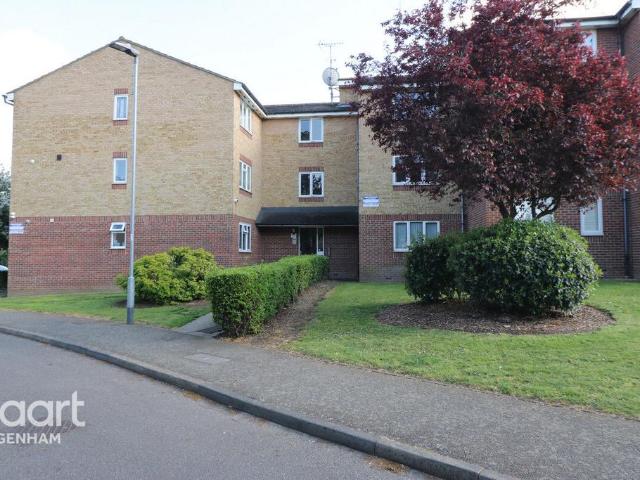 Flat for sale in Dagenham, Dagenham
