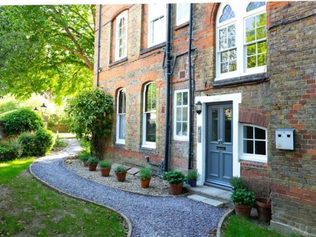 Flat for sale in Clewer Village, Windsor