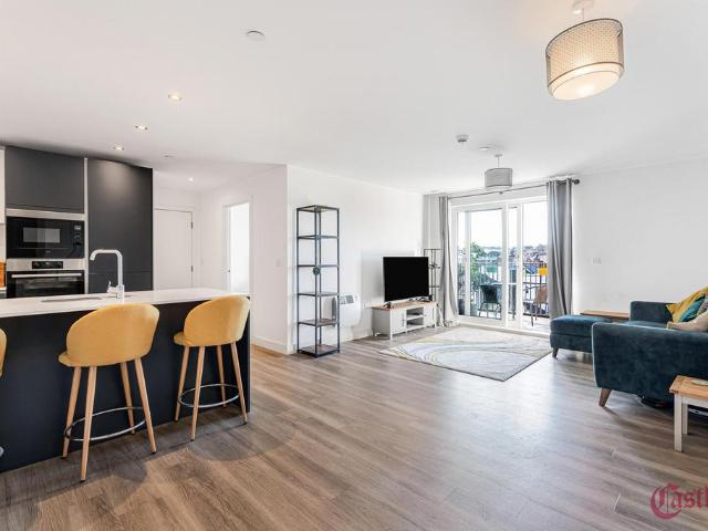 Flat for sale in Winchmore Hill, Edmonton