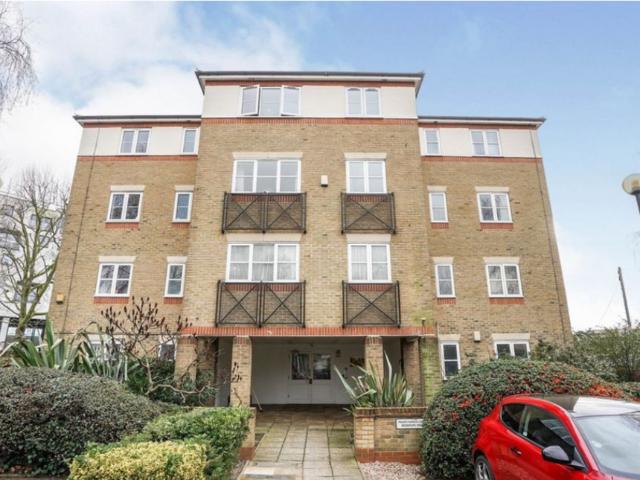 Flat for sale in Old Kent Road, Greater London