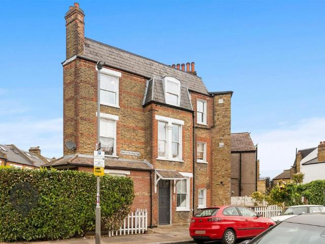 Flat for sale in Southfields, Greater London