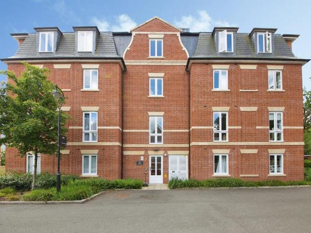 Flat for sale in Cockfosters, Greater London