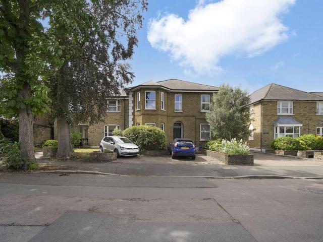 Flat for sale in The Wrythe, Greater London