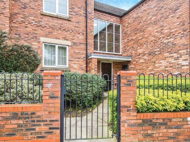 Flat for sale in Barwell, Barton