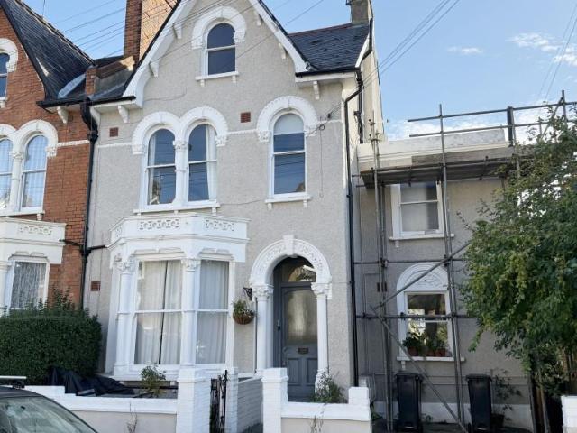 Flat for sale in London Borough of Lewisham, Ladywell