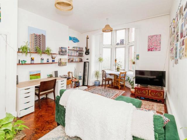 Flat for sale in The Polygon, Isle Of Man