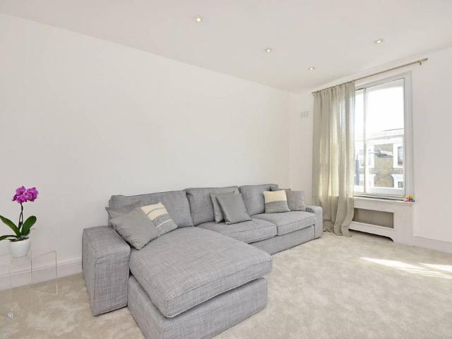 Flat for sale in Earl's Court, Isle Of Man
