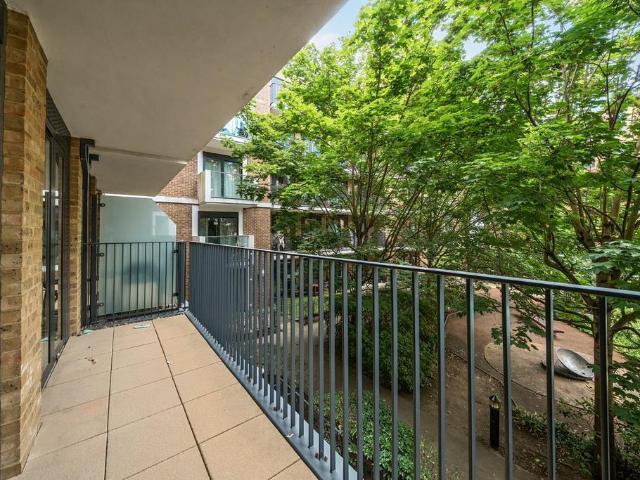 Flat for sale in Rotherhithe, Greater London