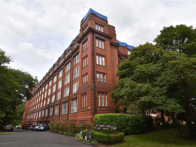 Flat for sale in Astley Bridge, Bolton