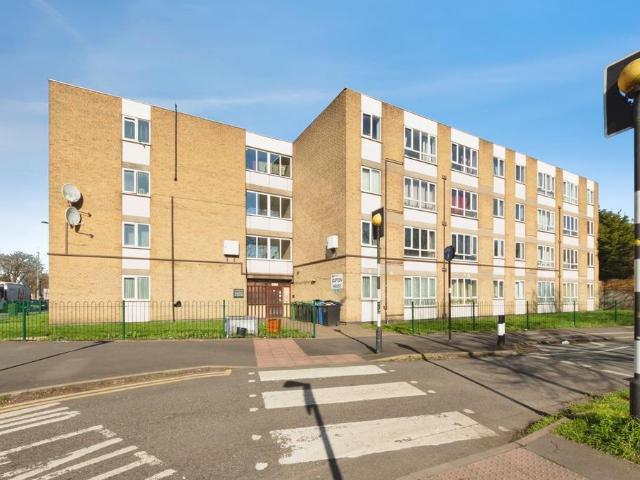 Flat for sale in Fox Hollies, West Midlands