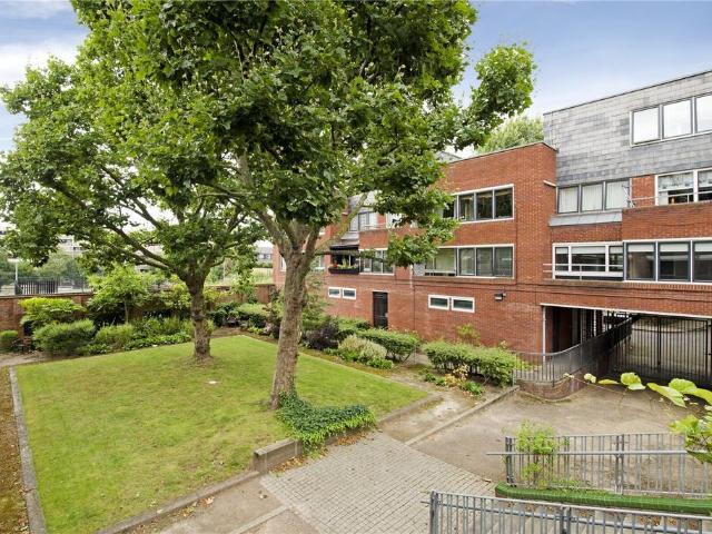 Flat for sale in Barnsbury, Greater London