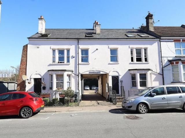 Flat for sale in North Watford