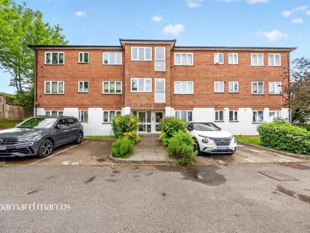 Flat for sale in London Borough of Croydon, Isle Of Man