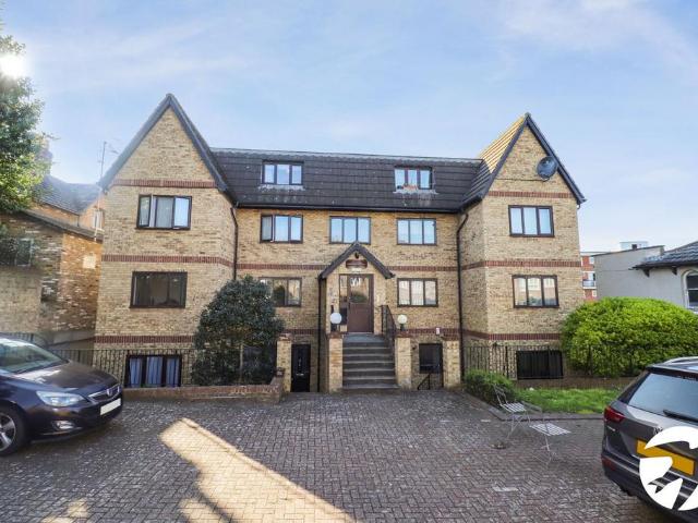 Flat for sale in Belvedere, Greater London