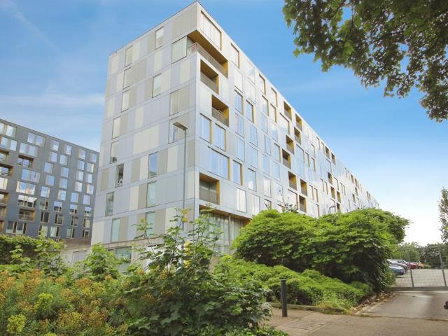 Flat for sale in Richmond Hill, West Yorkshire