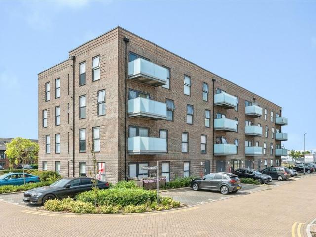 Flat for sale in West Thurrock, Essex