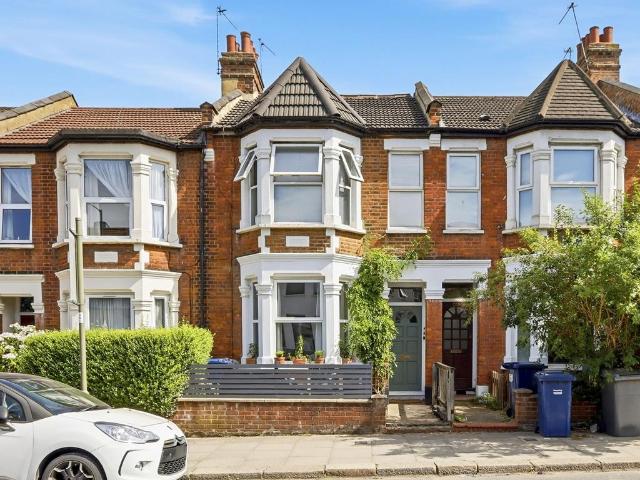 Flat for sale in Finchley, Greater London