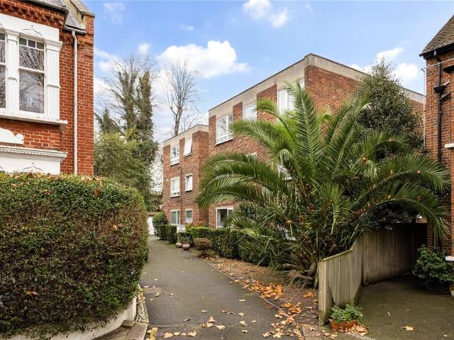 Flat for sale in London Borough of Hounslow, Greater London