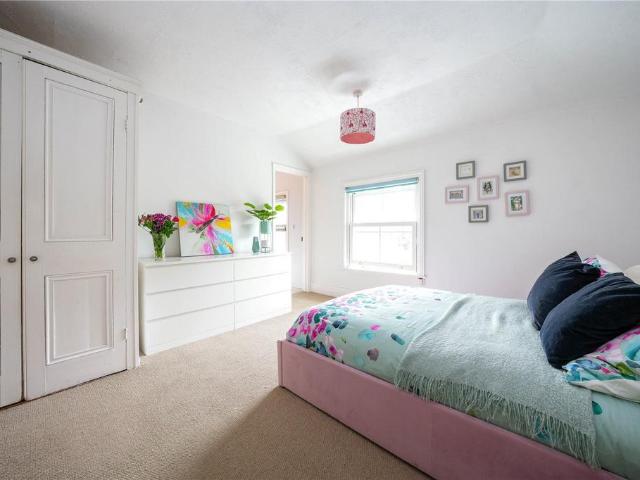 Flat for sale in Ringlestone, Midway