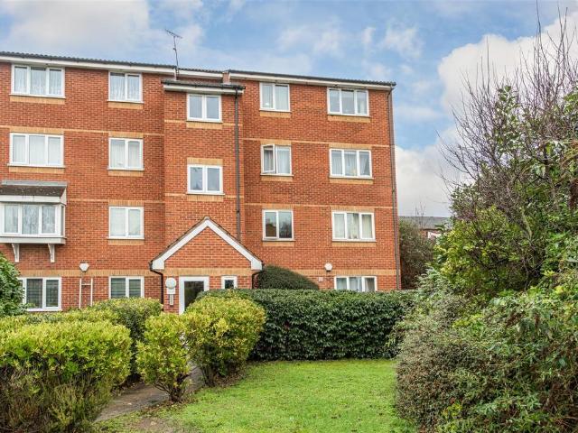Flat for sale in West Ham, Greater London