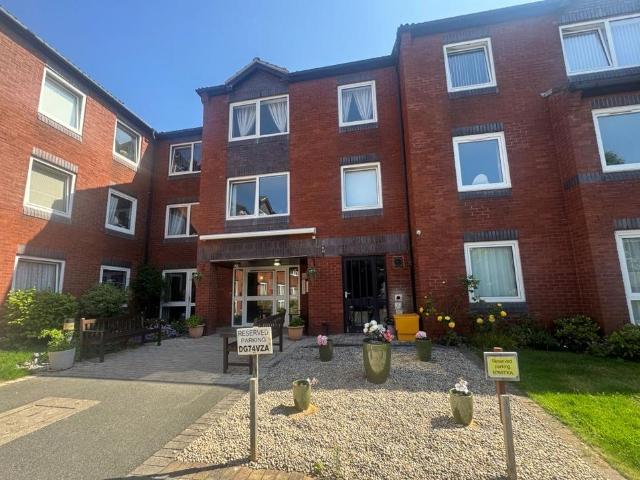 Flat for sale in Meols Cop, Southport