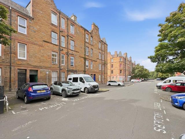 Flat for sale in Lorne, Leith