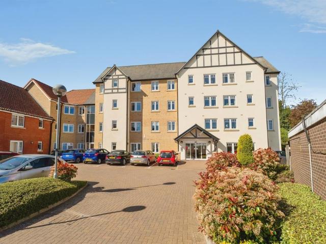 Flat for sale in Chedburgh, Suffolk