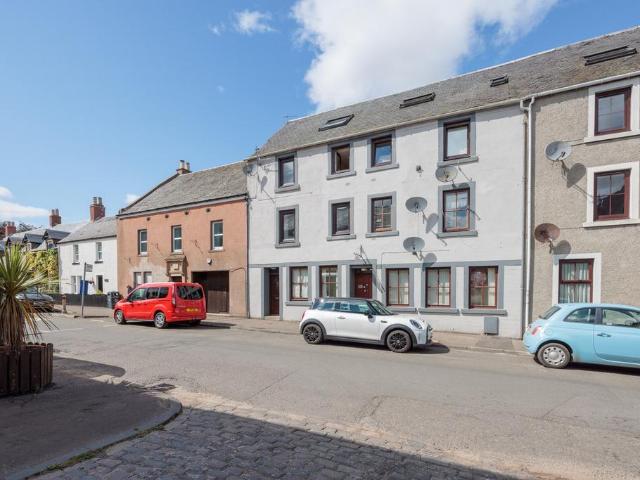 Flat for sale in Errol, Scotland