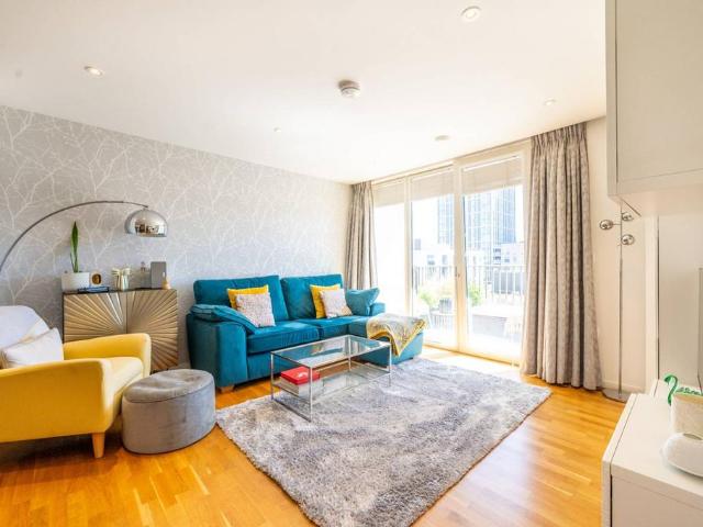 Flat for sale in Stratford Marsh, Greater London
