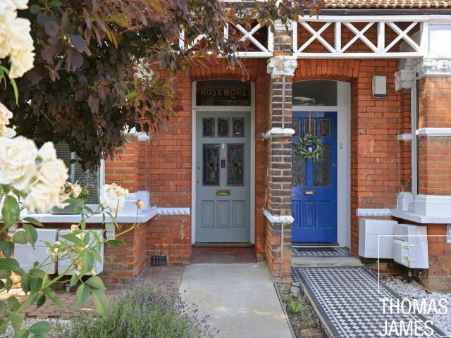 Flat for sale in Palmers Green, Greater London