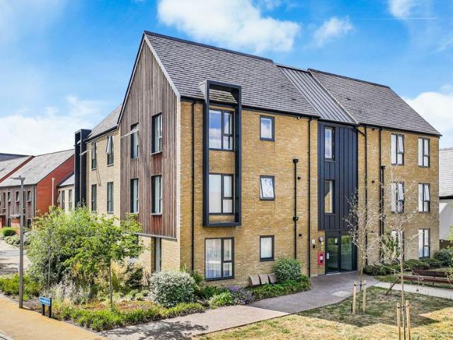 Flat for sale in Harlow, Essex