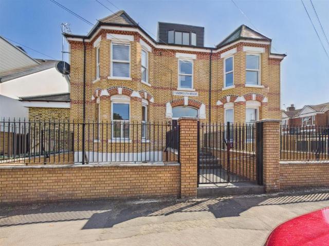 Flat for sale in Tottenham Hale, Greater London