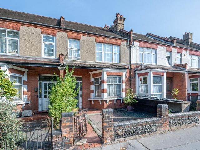 Flat for sale in London Borough of Croydon, Greater London