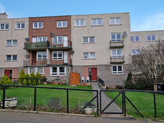 Flat for sale in Ballindoch, Scotland