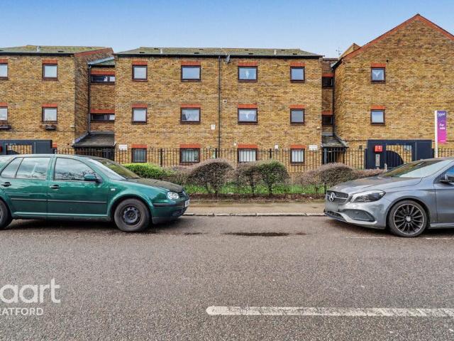 Flat for sale in Forest Gate, Greater London