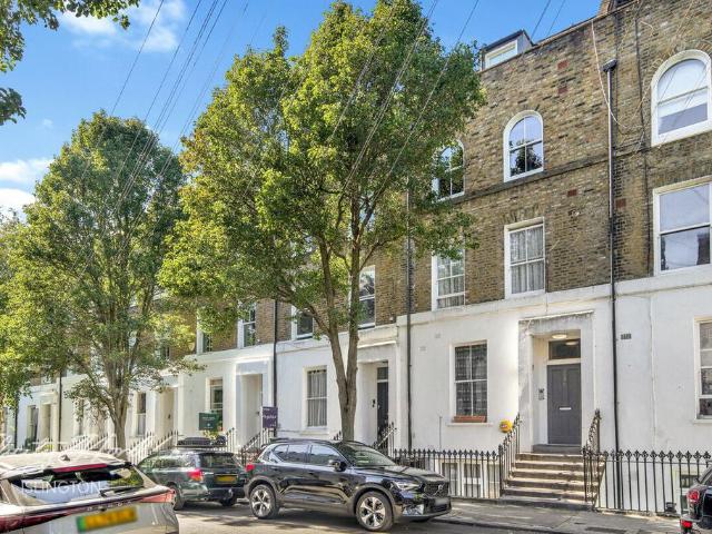 Flat for sale in Highbury, Greater London