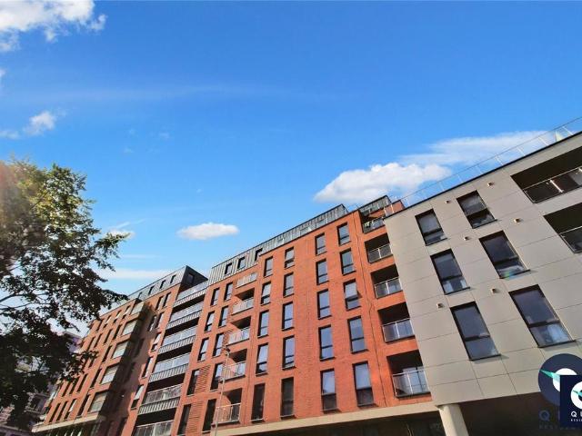 Flat for sale in Blackfriars, Salford