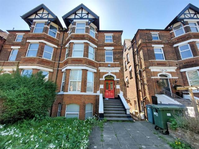 Flat for sale in Folkestone