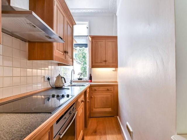 Flat for sale in Chalk Farm, Primrose Hill