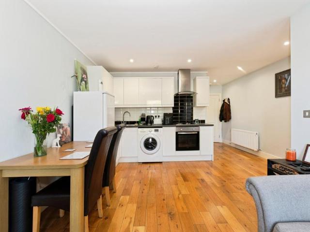 Flat for sale in Tolworth, Greater London
