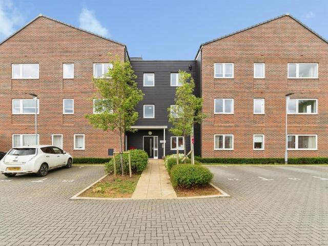 Flat for sale in Fretherne, Hertfordshire