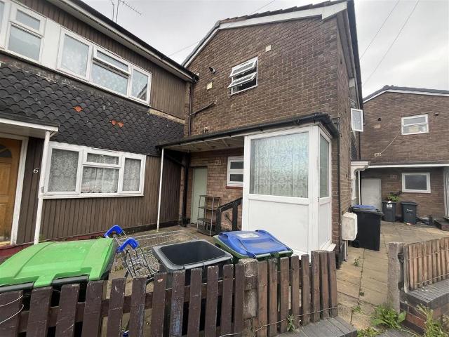 Flat for sale in West Bromwich, Lambert's End