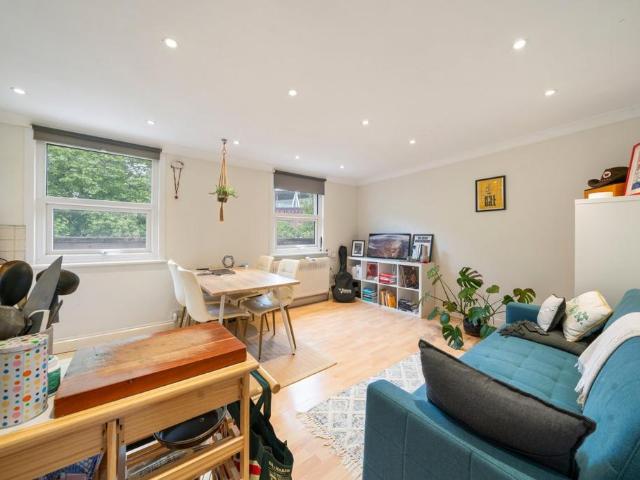 Flat for sale in Holloway, Lower Holloway