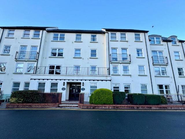 Flat for sale in Carmarthen, Wales
