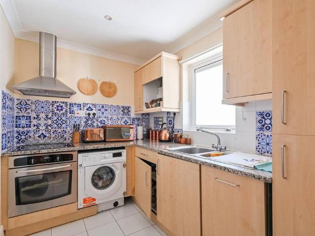 Flat for sale in Isle Of Dogs, Greater London